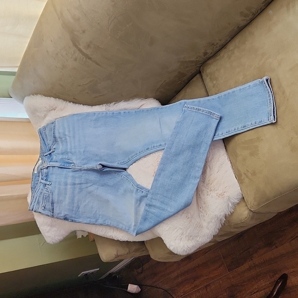 Levi's Denim - Levi High Rise Skinny Light Blue Faded Jeans-Size 28​​​​​​​​